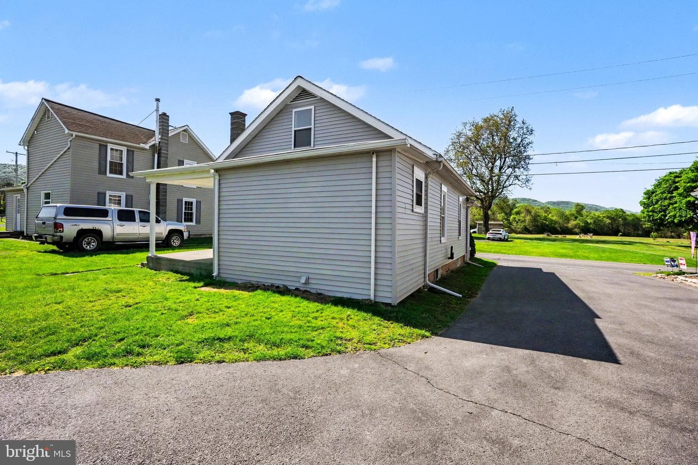 1441 N River Road photo 24