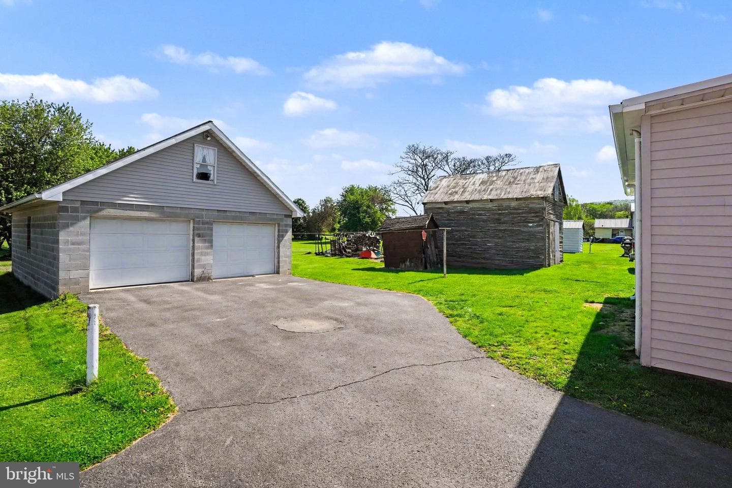 1441 N River Road photo 3