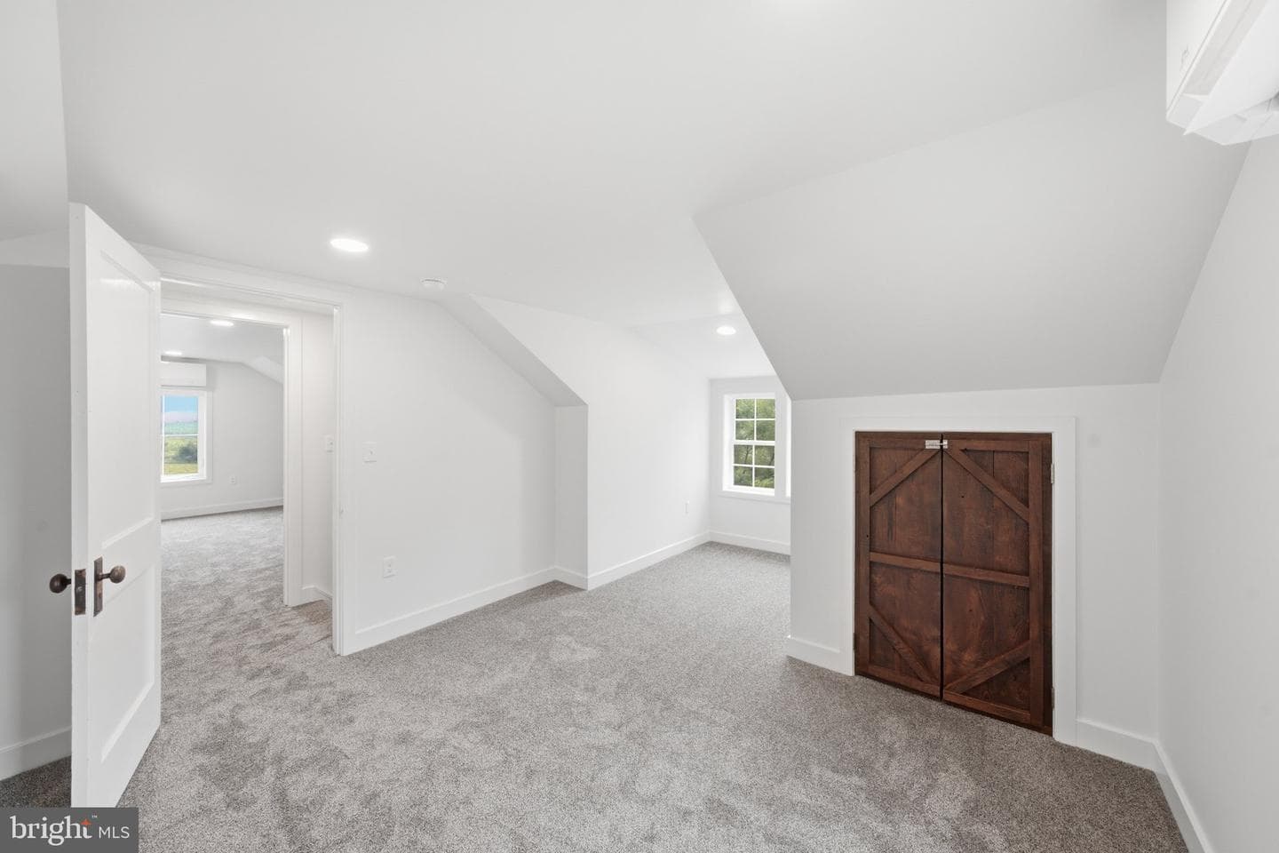 667 Summit Road photo 25
