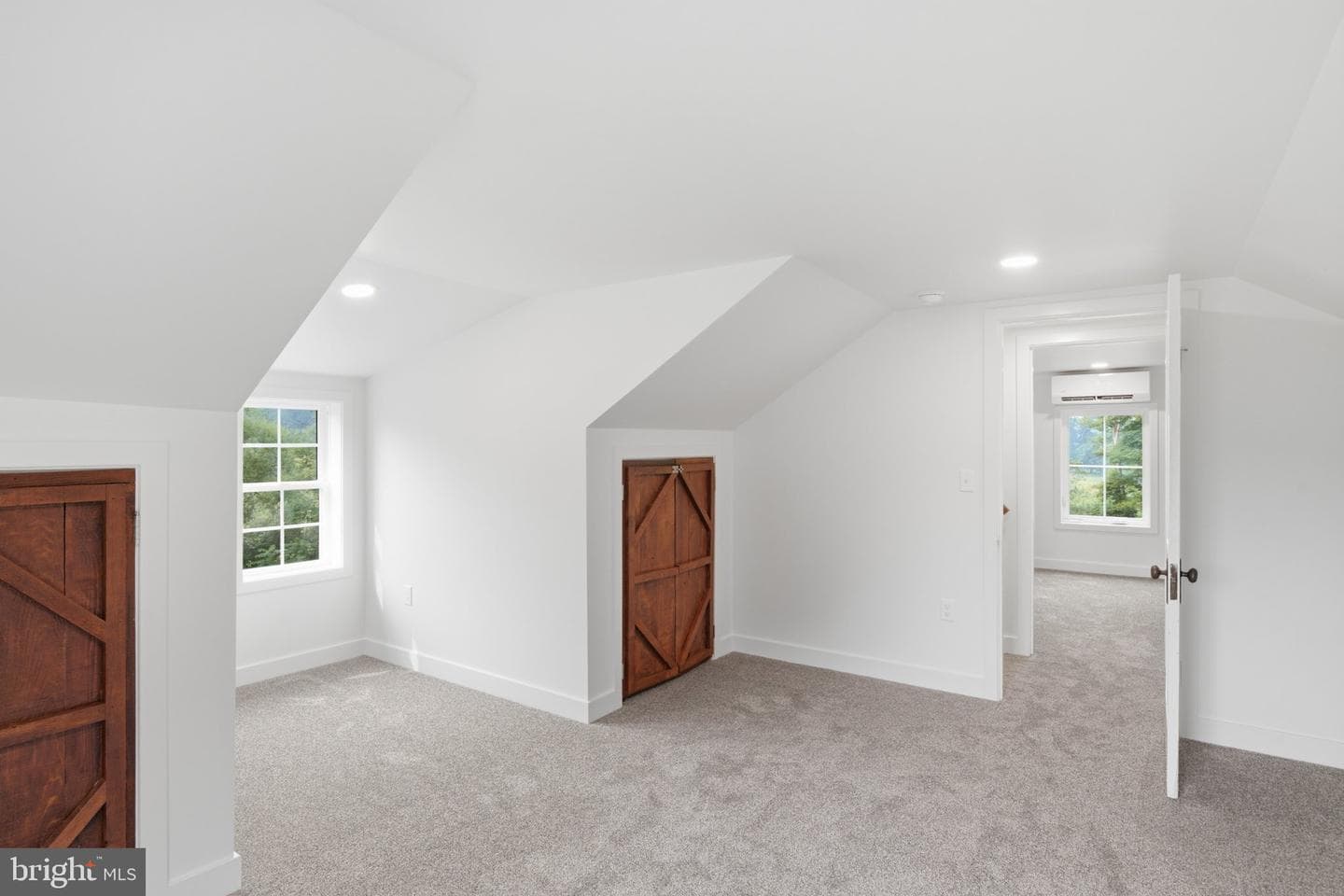 667 Summit Road photo 26