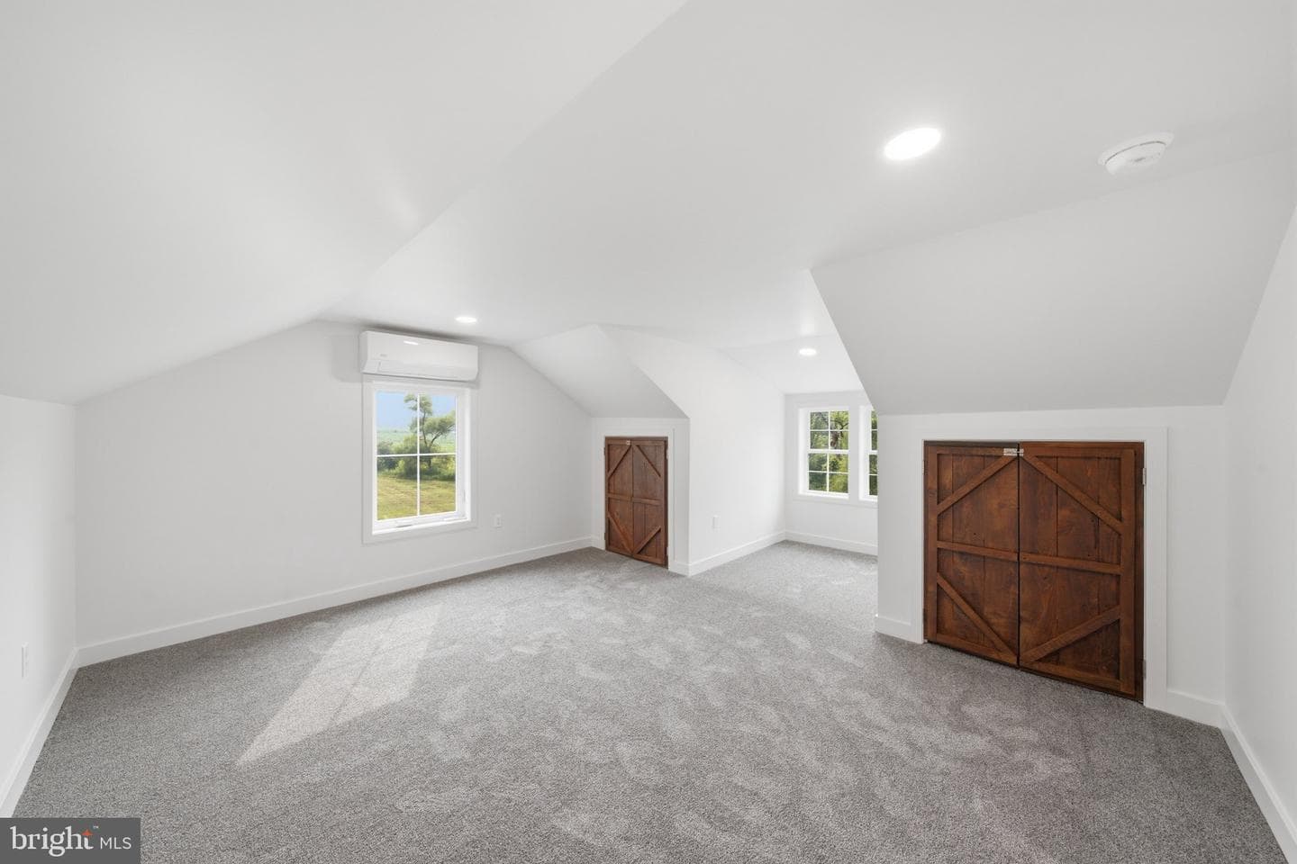 667 Summit Road photo 27