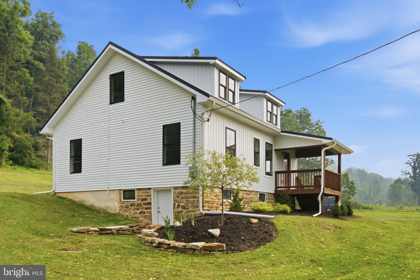 667 Summit Road photo 31