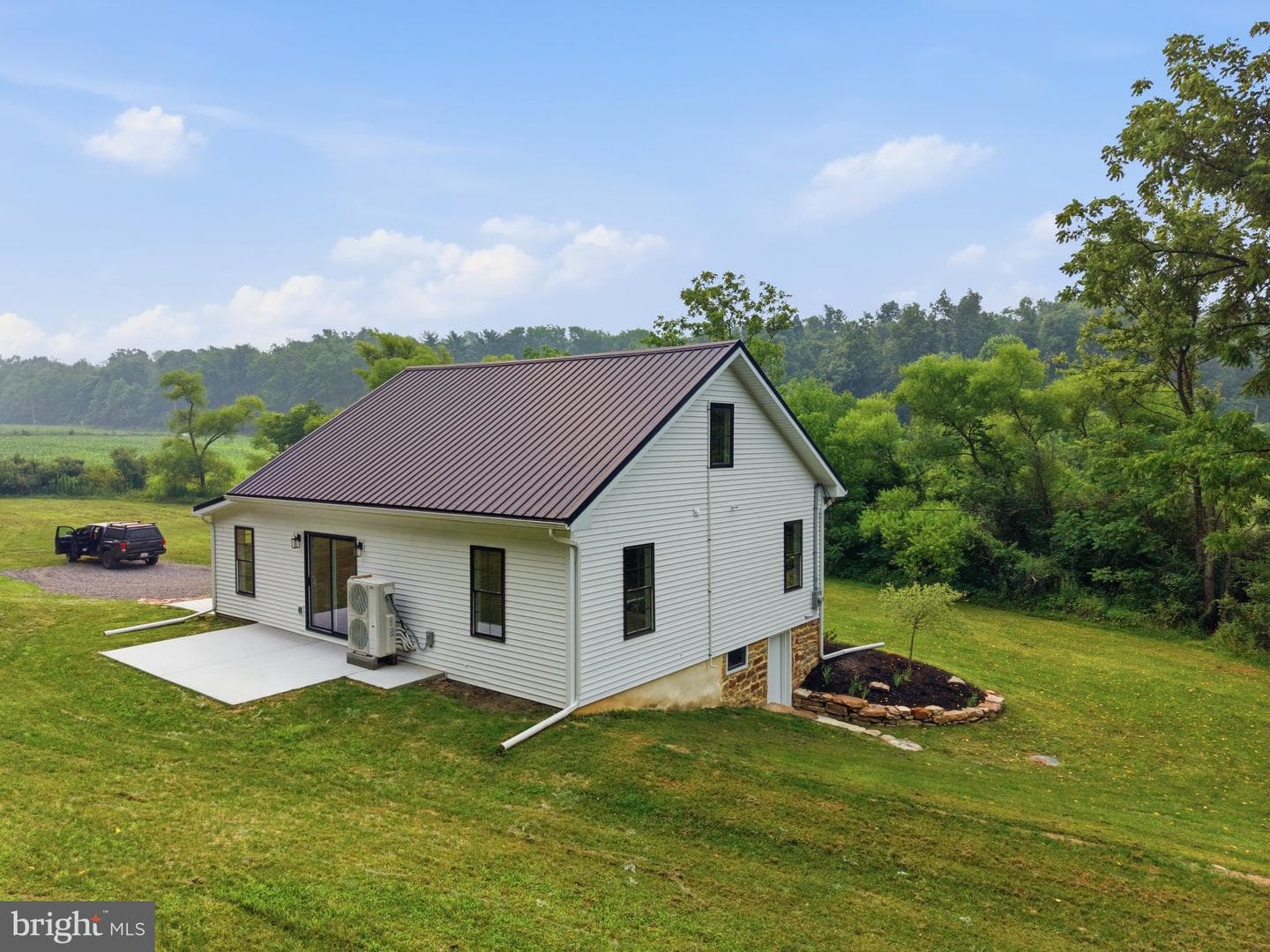 667 Summit Road photo 32