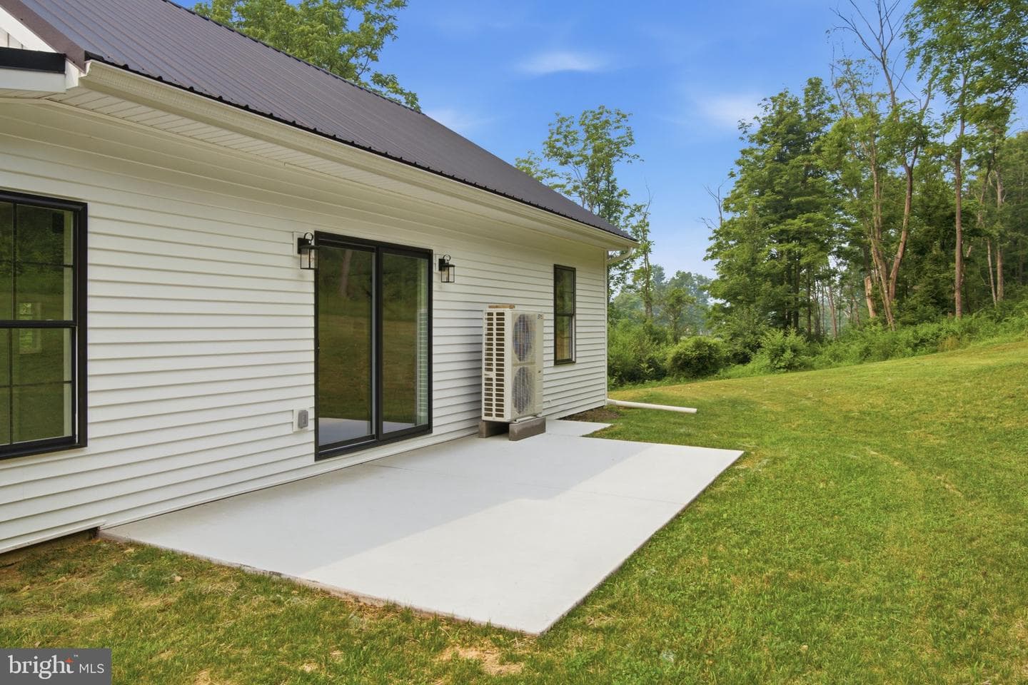 667 Summit Road photo 33