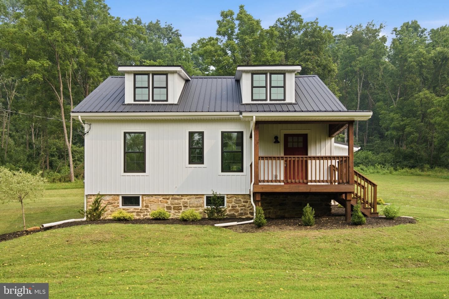 667 Summit Road photo 35