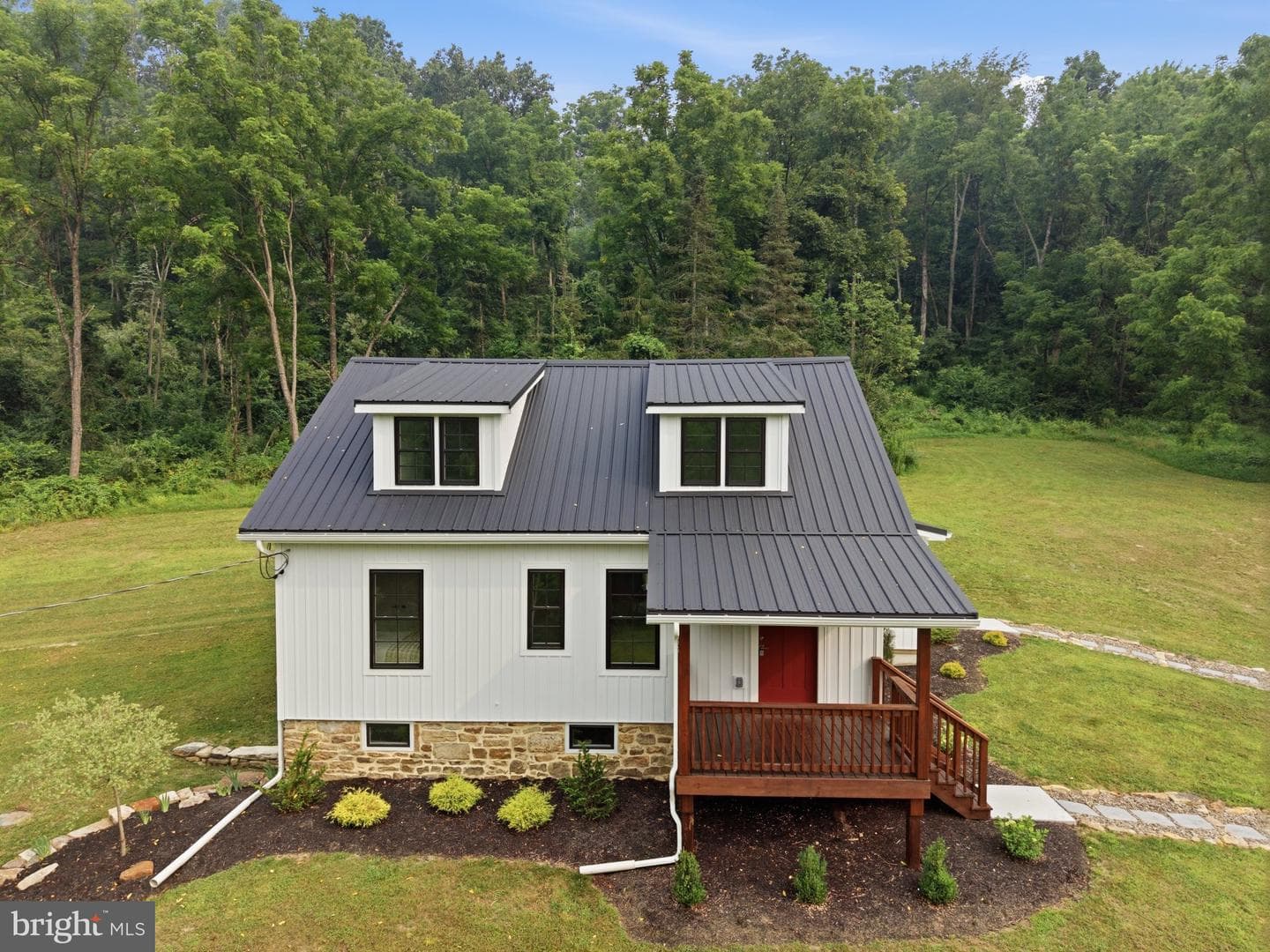 667 Summit Road photo 36