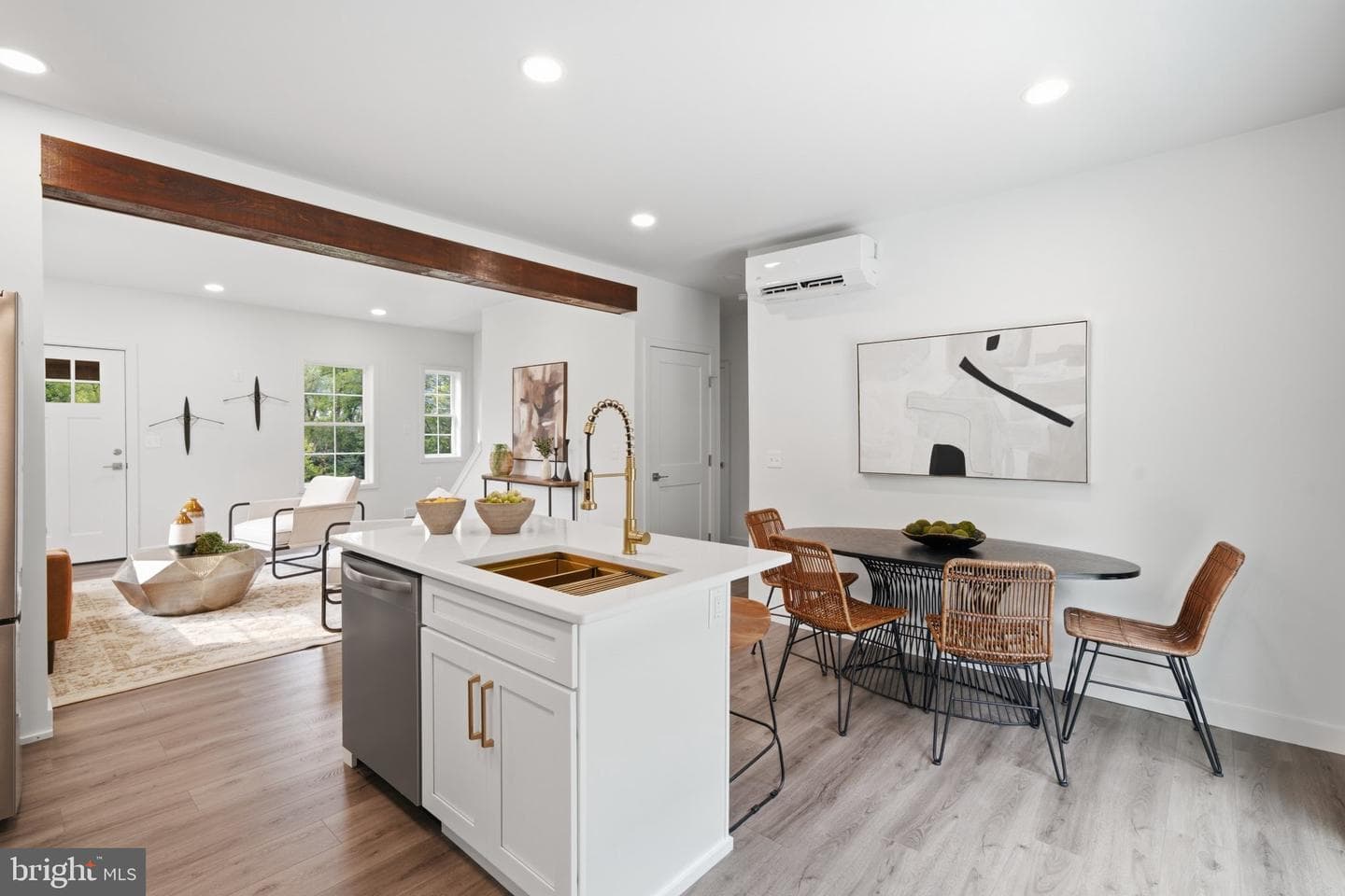 667 Summit Road photo 4