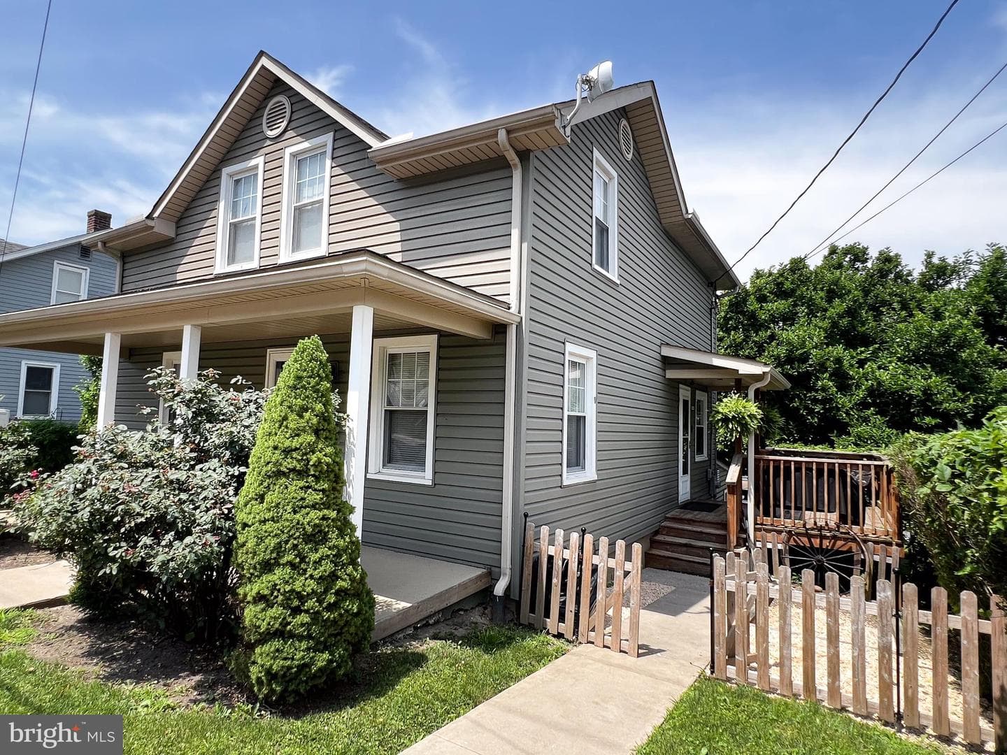 425 E Freedom Avenue photo 2