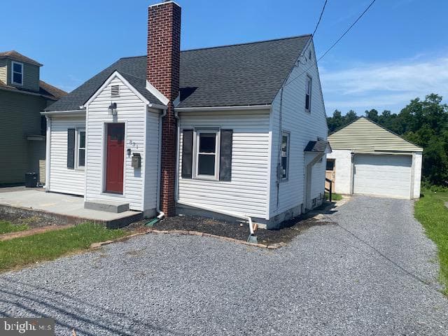 831 E Walnut Street, Lewistown
