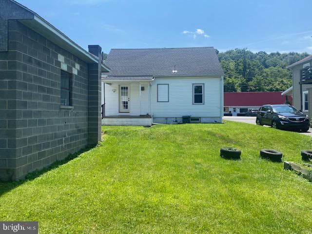 831 E Walnut Street, Lewistown