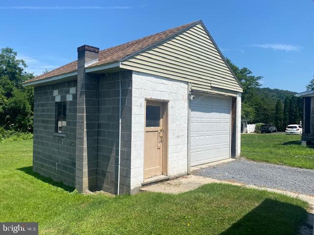831 E Walnut Street photo 3