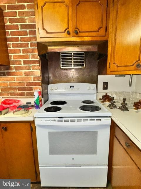 16 N Brown St photo 58