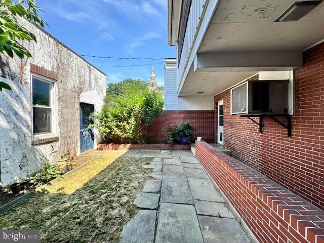 16 N Brown St photo 88
