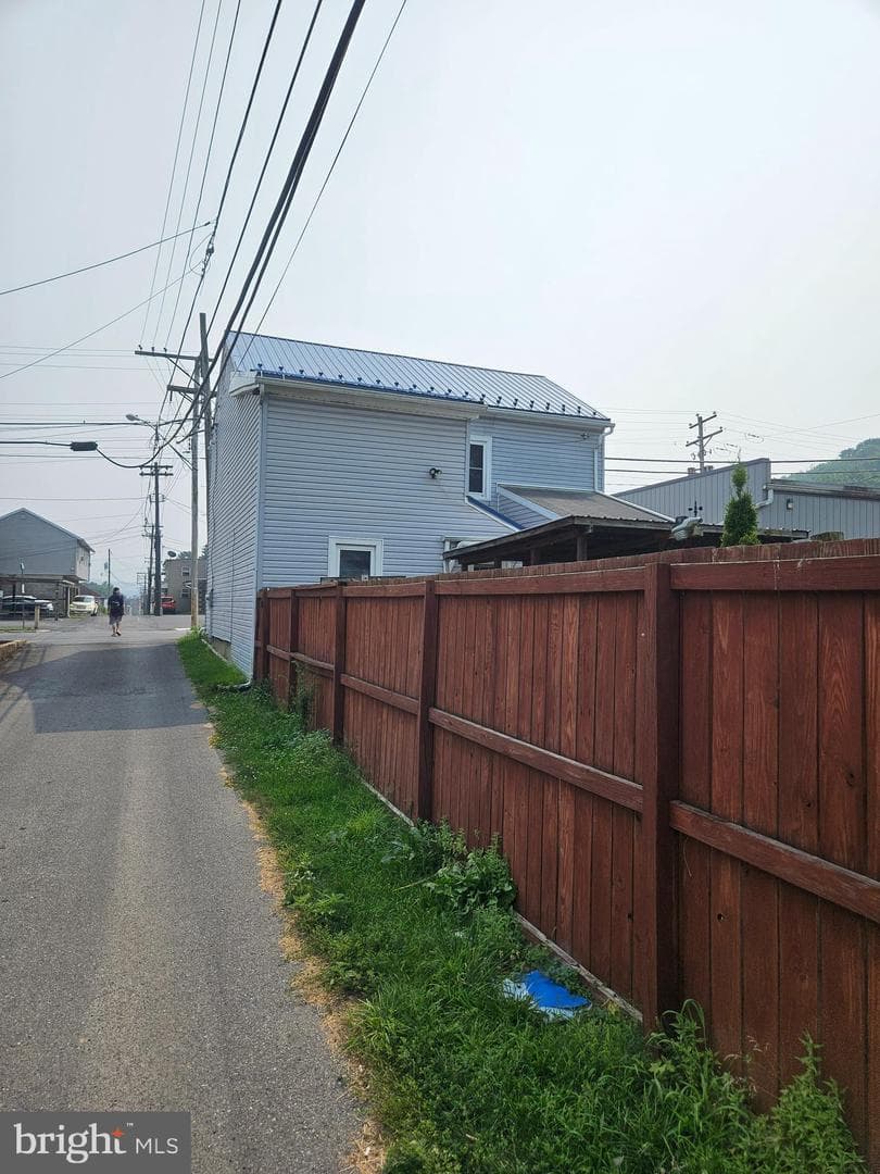 10 South Pine, Lewistown
