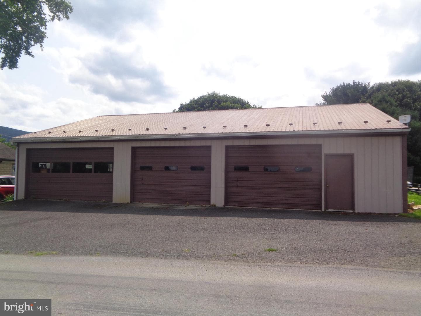 2272 Green Lane photo 7