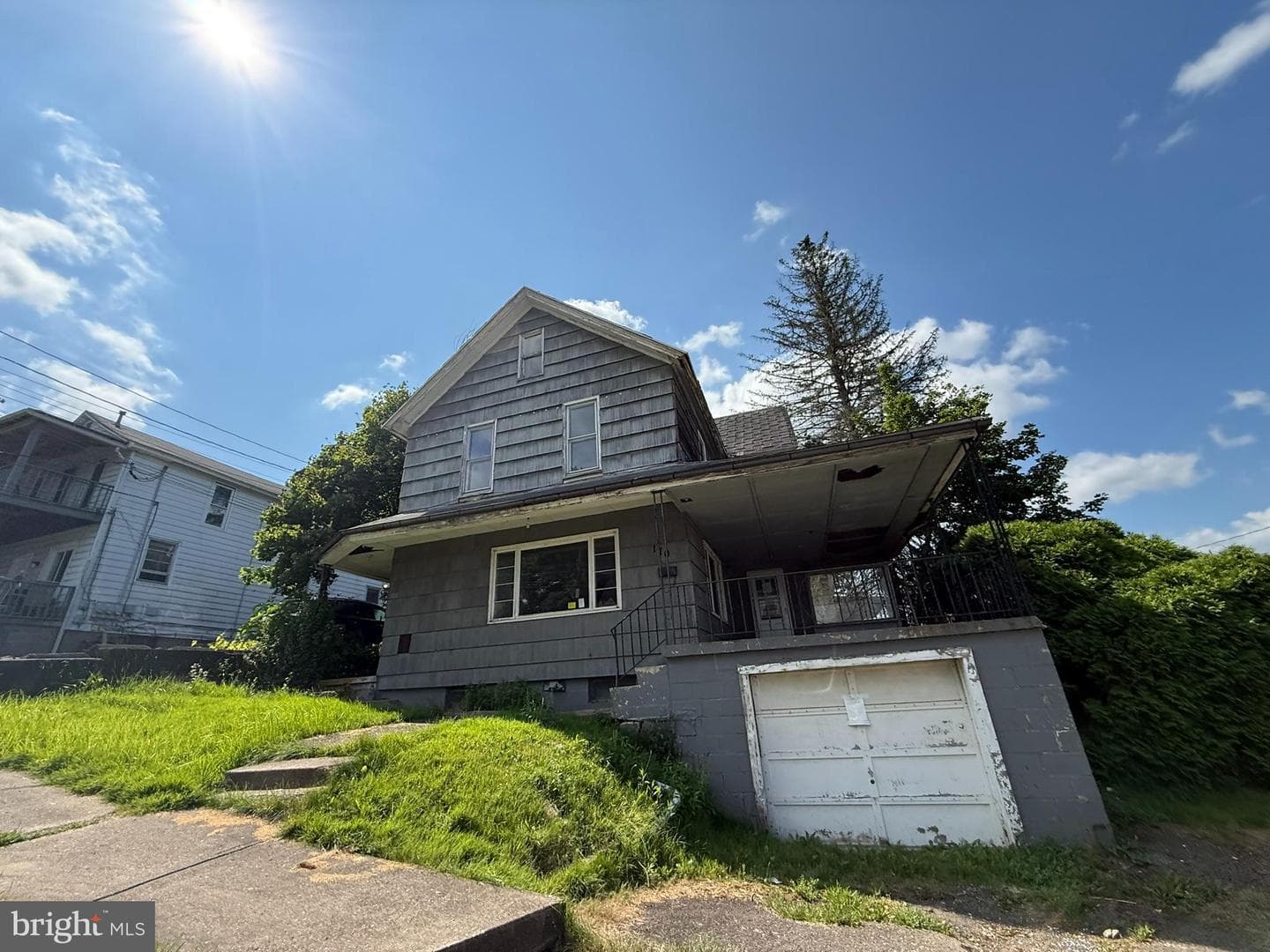 170 Elm Street E, Bradford