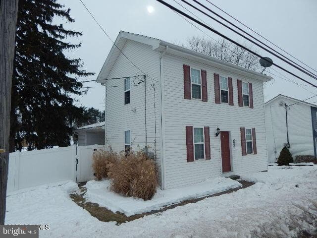 1096 Bloom Road photo 1