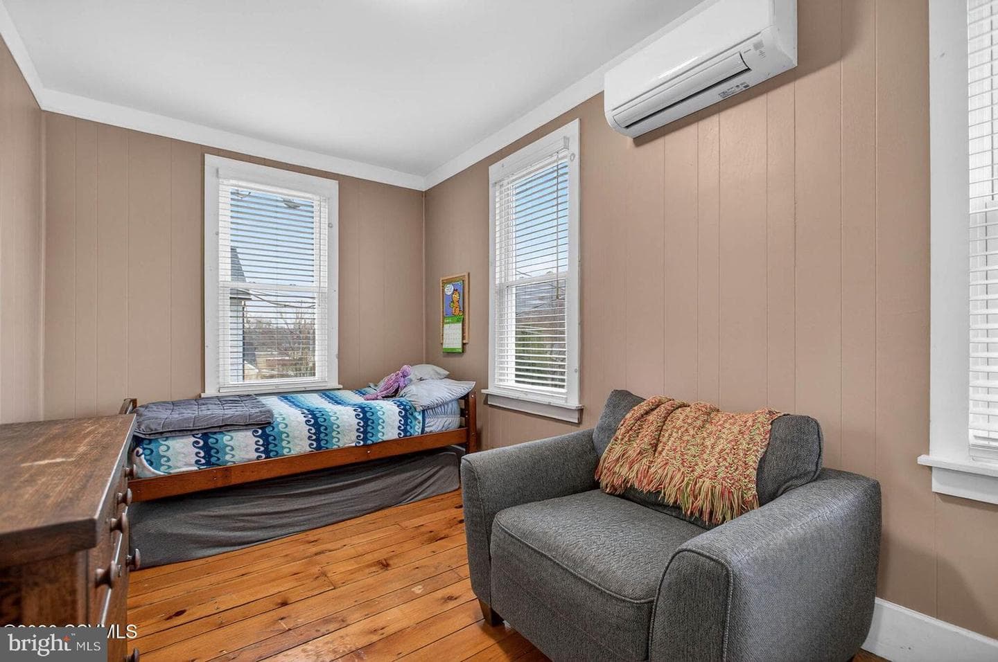 949 Grand Street photo 12
