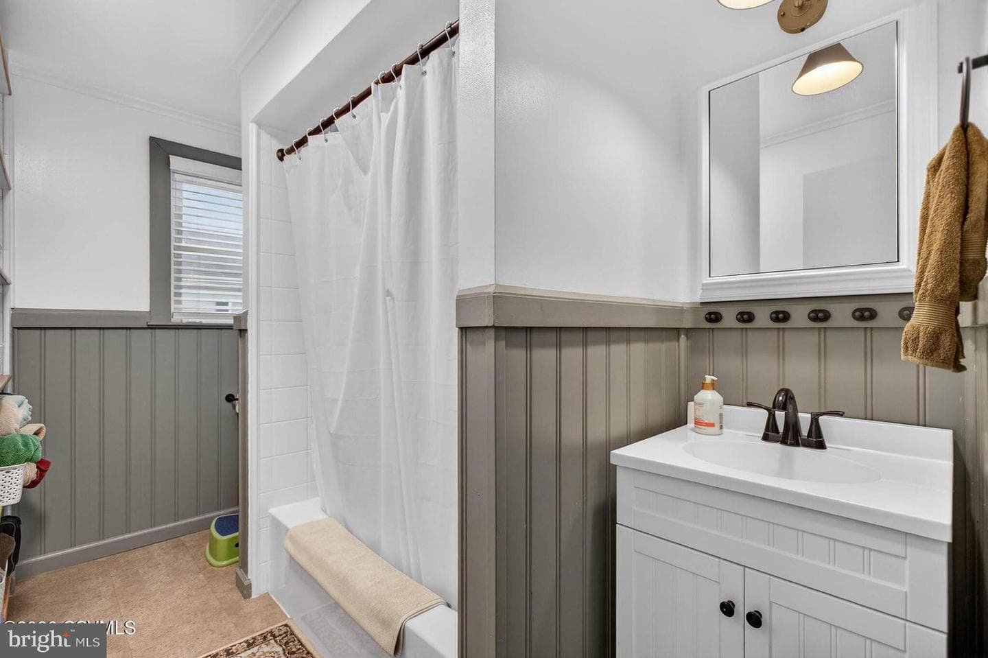 949 Grand Street photo 13