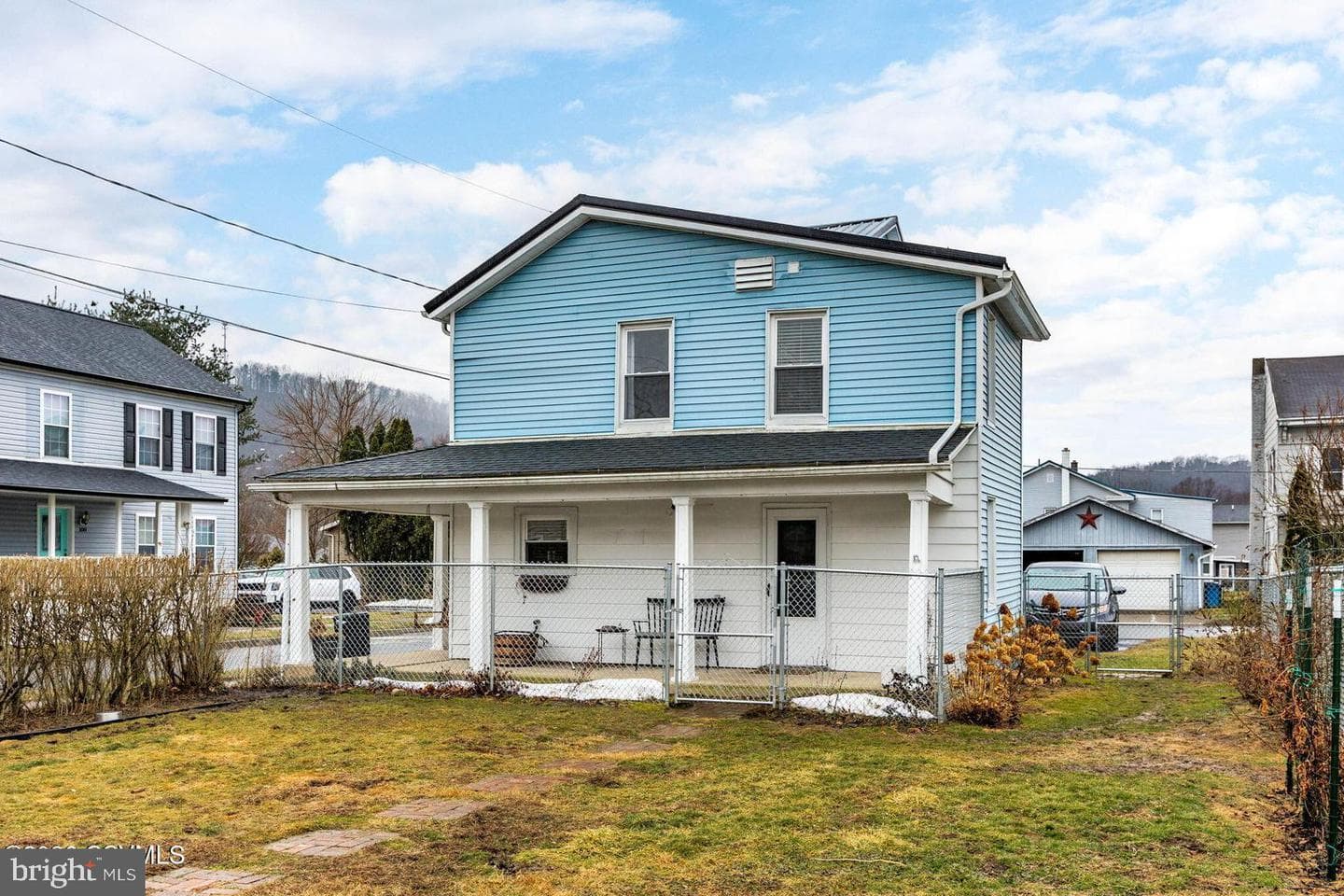 949 Grand Street photo 15