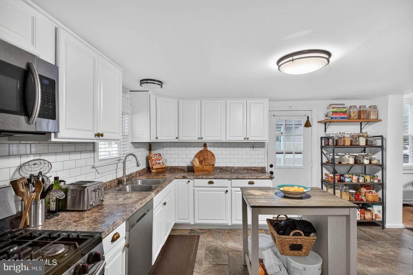 949 Grand Street photo 5