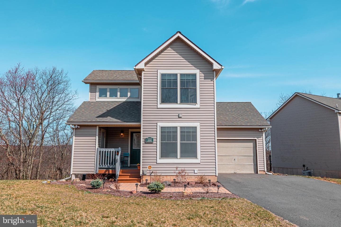 208 Sycamore Court photo 1