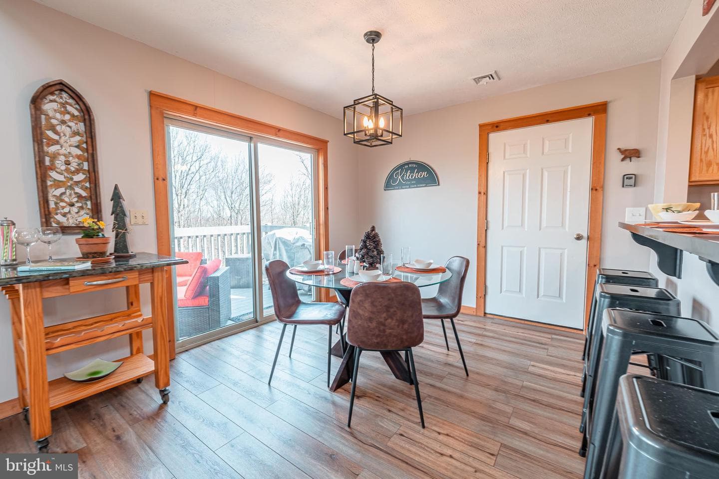 208 Sycamore Court photo 12