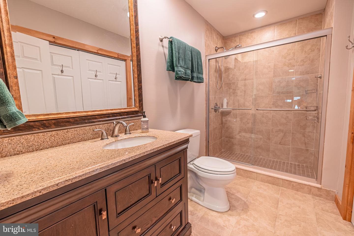208 Sycamore Court photo 34