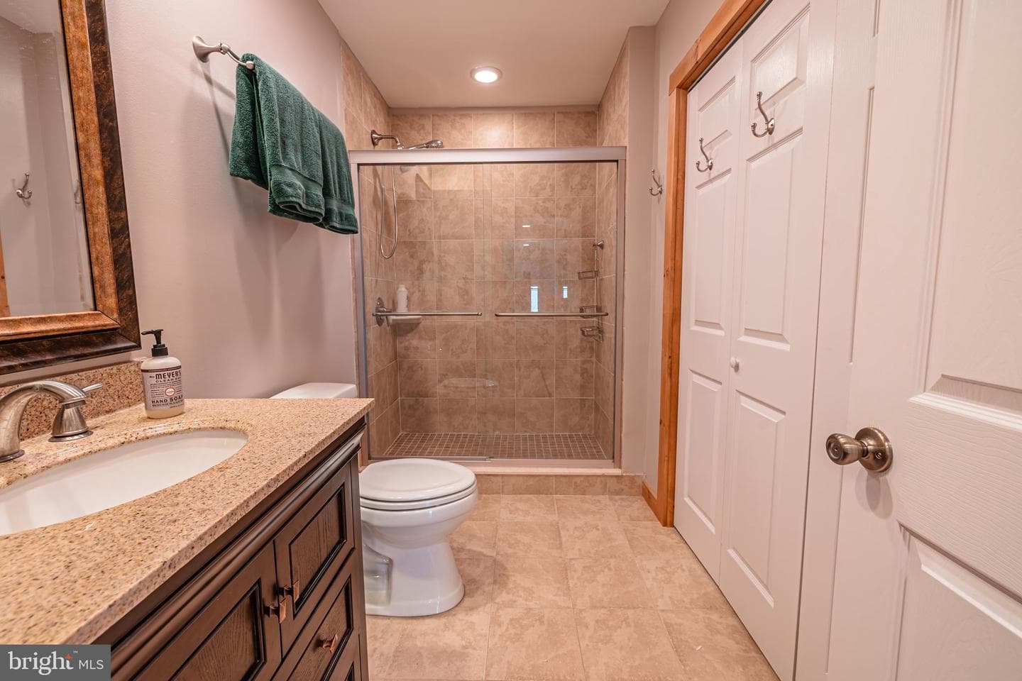 208 Sycamore Court photo 35