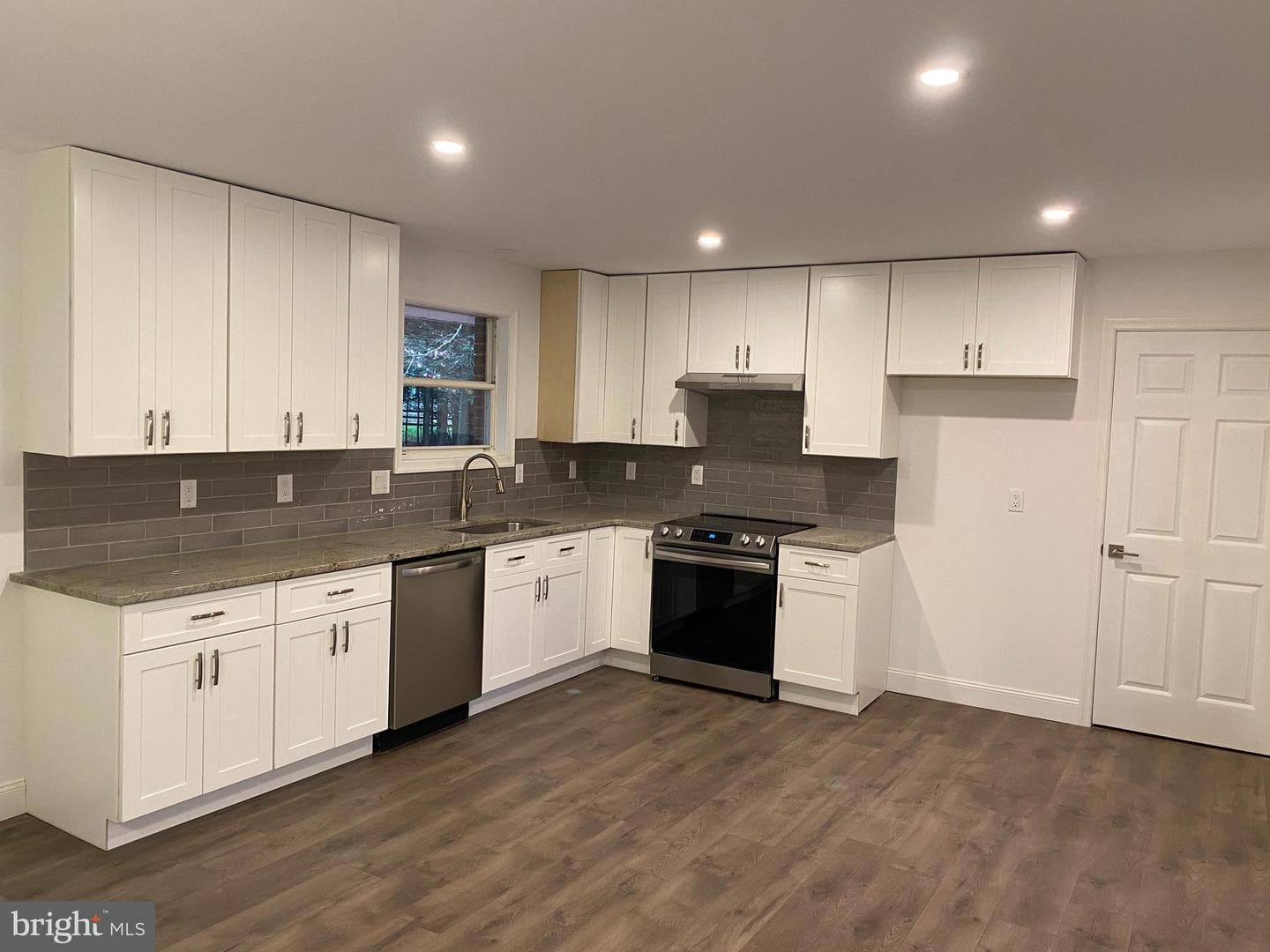 368 Scotch Pine Drive photo 2