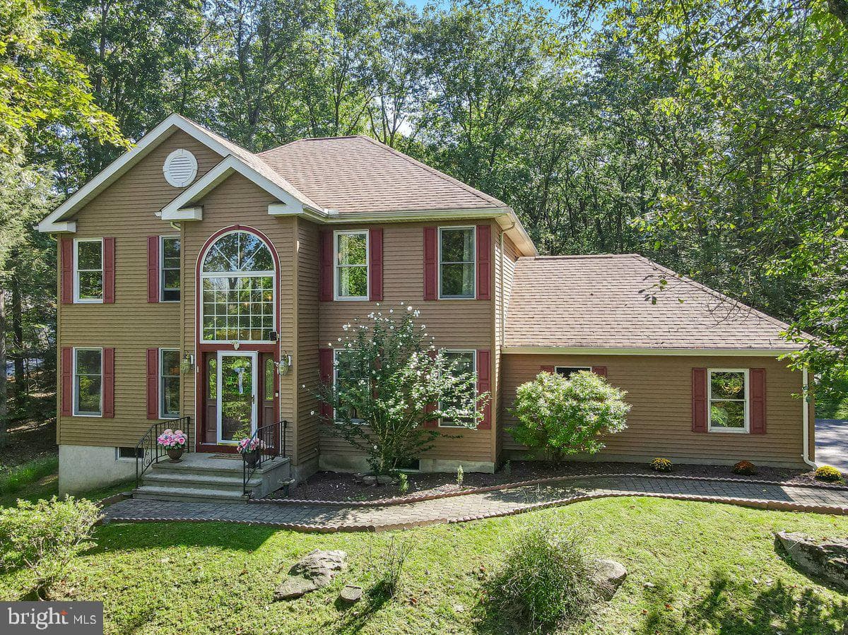 109 Woods Way photo 2