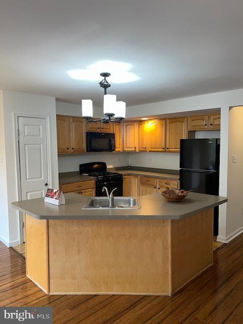 305 Victoria Way photo 5