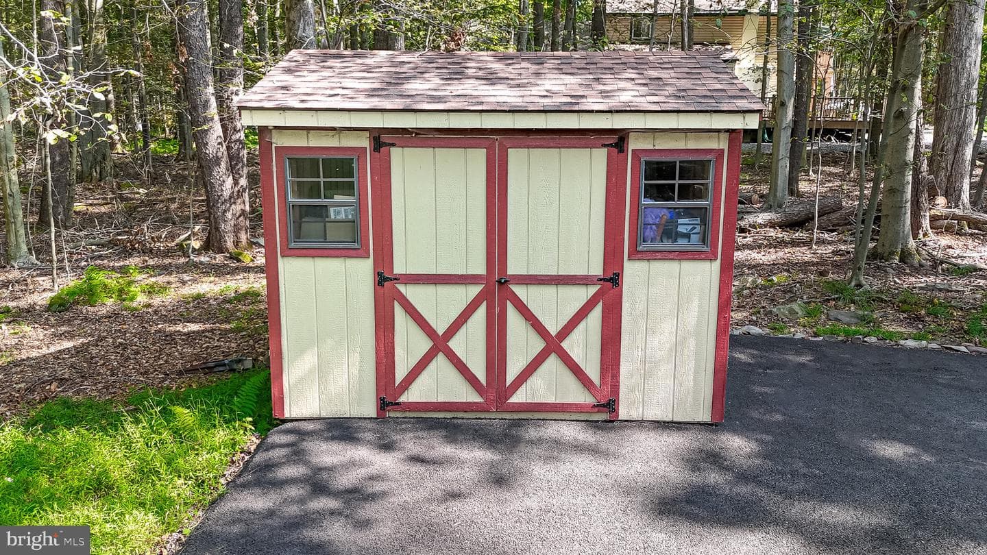 115 Maxatawny Drive photo 34