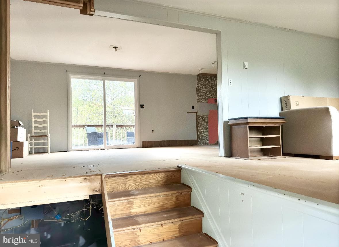 199 Winding Way photo 3