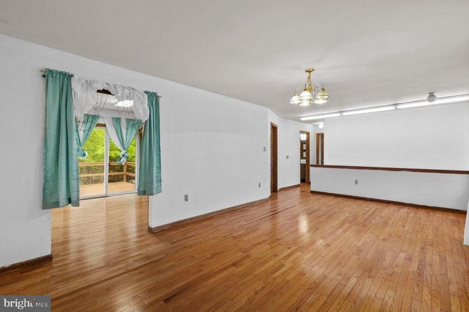 1041 Country Place Drive photo 3