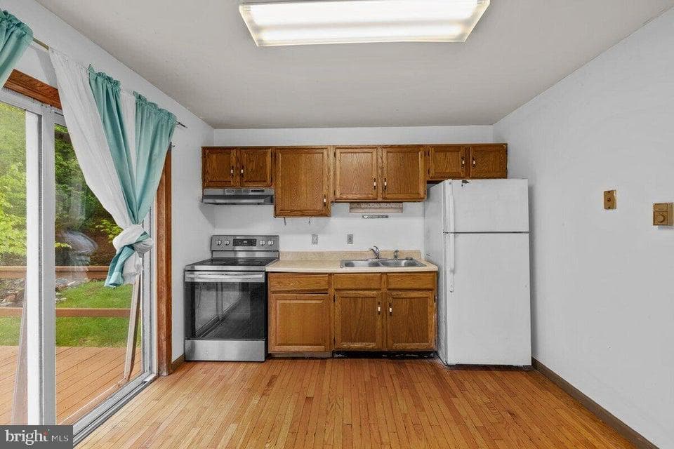 1041 Country Place Drive photo 4