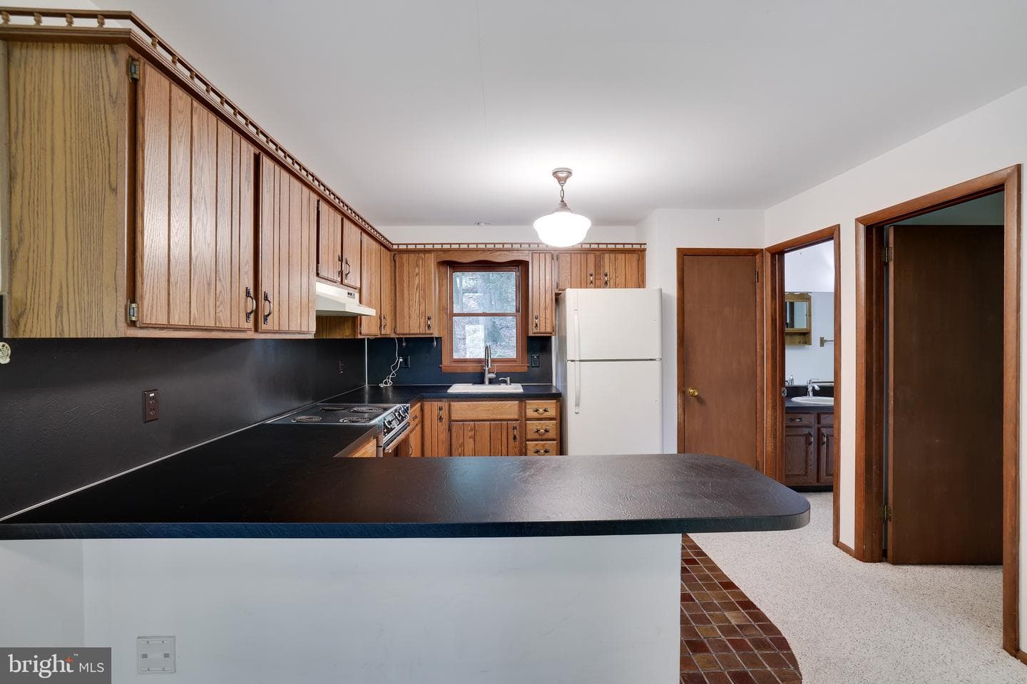 424 Iroquois Loop photo 19