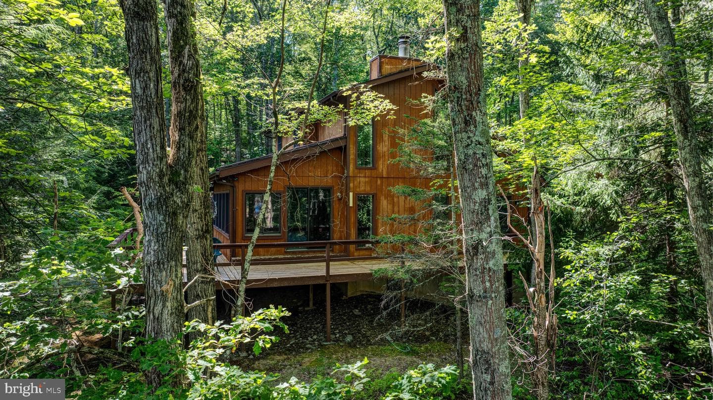 424 Iroquois Loop photo 4