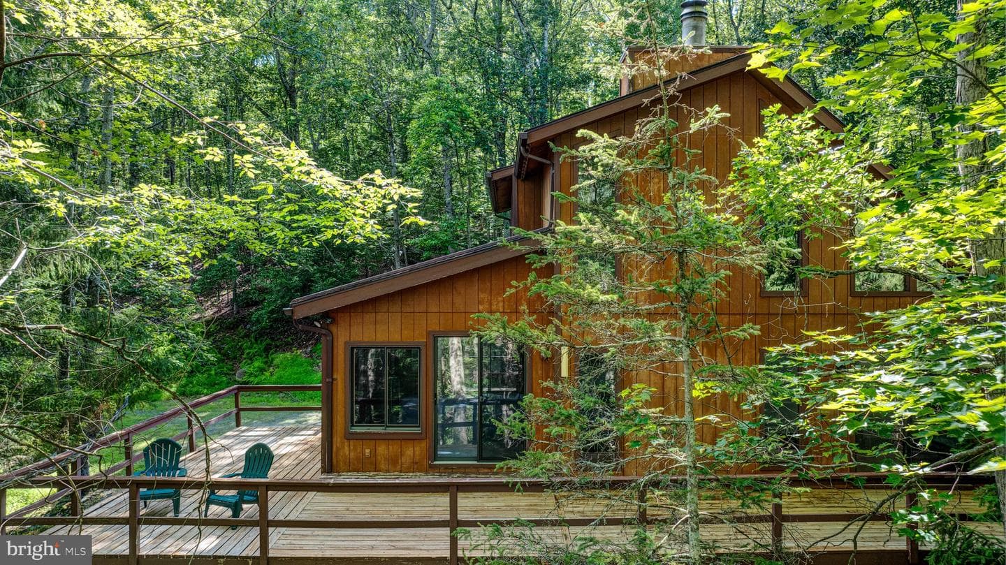 424 Iroquois Loop photo 5