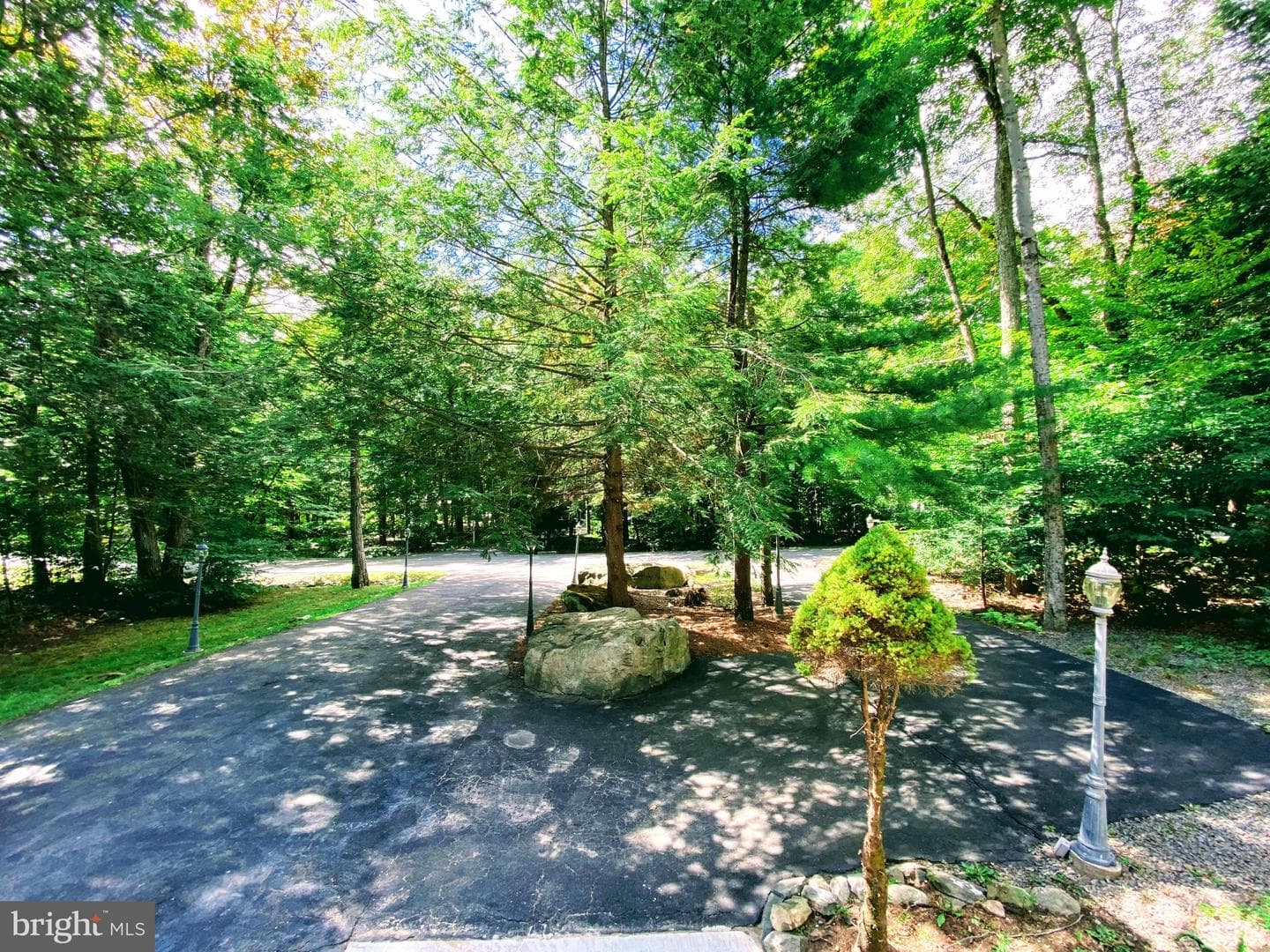 2533 Country Club Drive photo 2