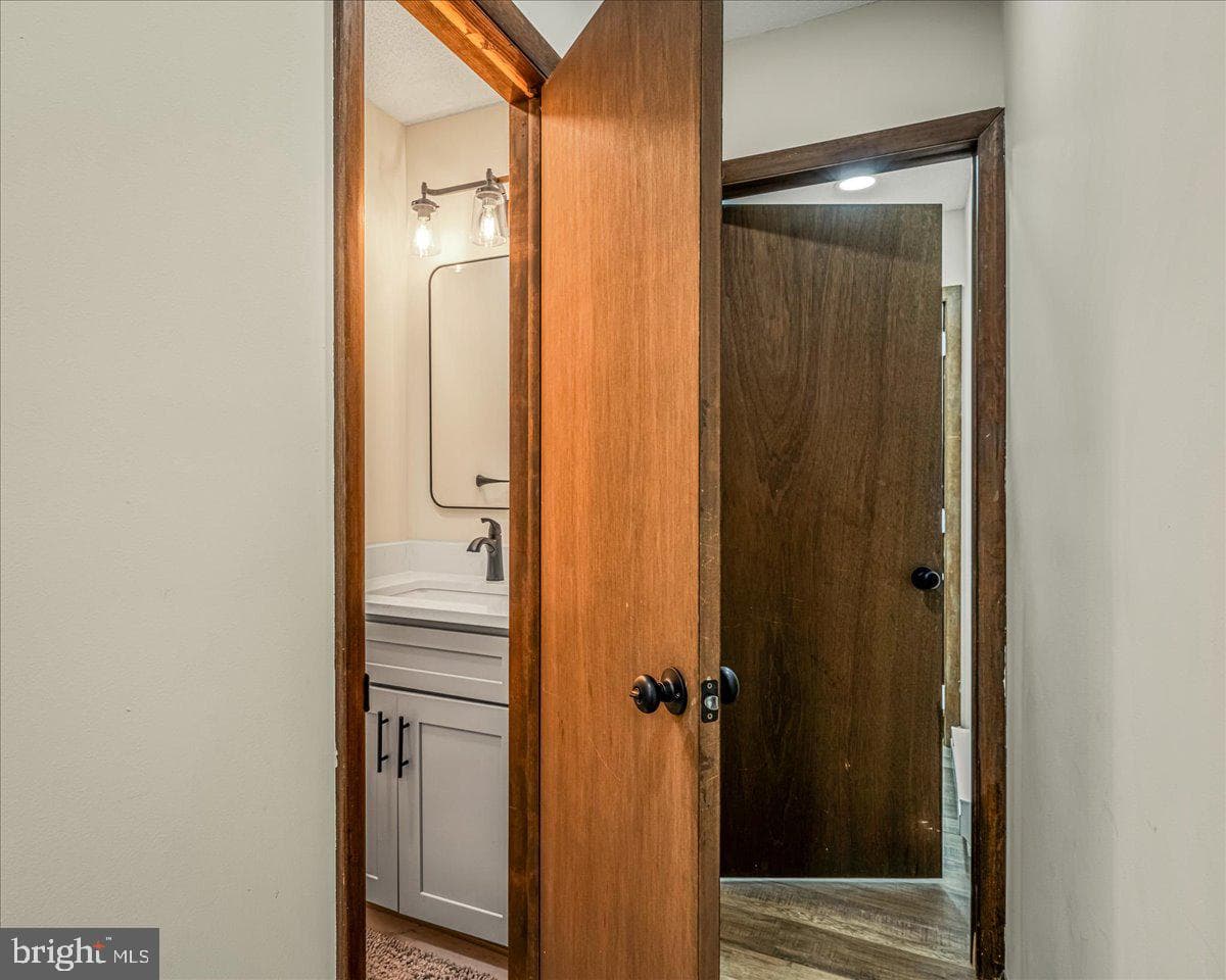 1119 Kensington Drive photo 24
