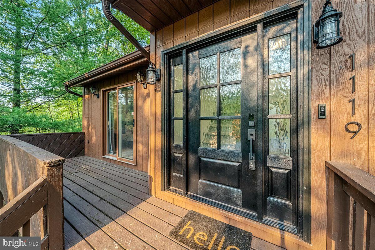 1119 Kensington Drive photo 4