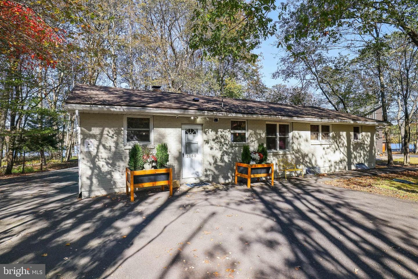 5160 Hummingbird Drive photo 2