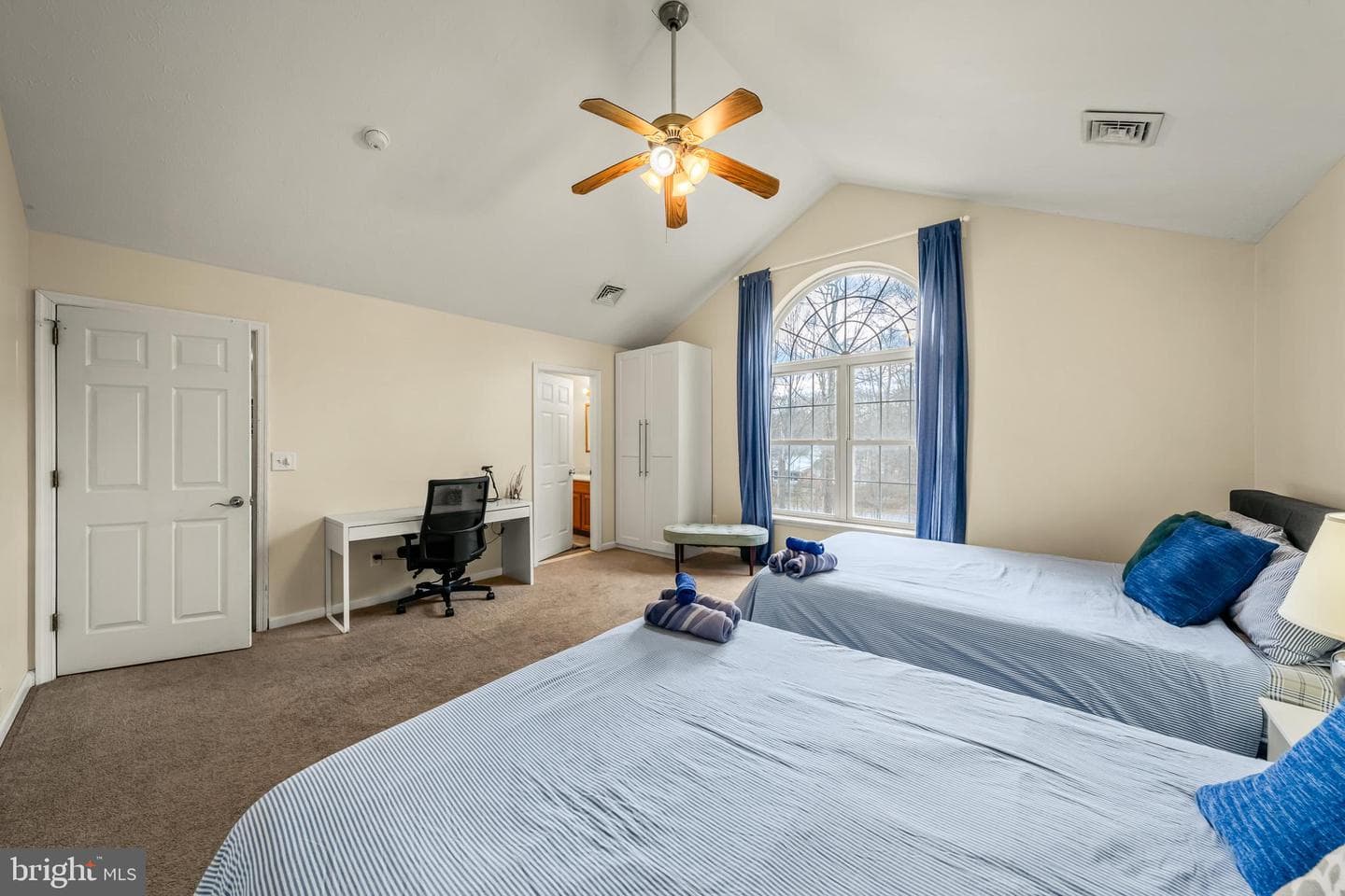 2127 Warwick Circle photo 36