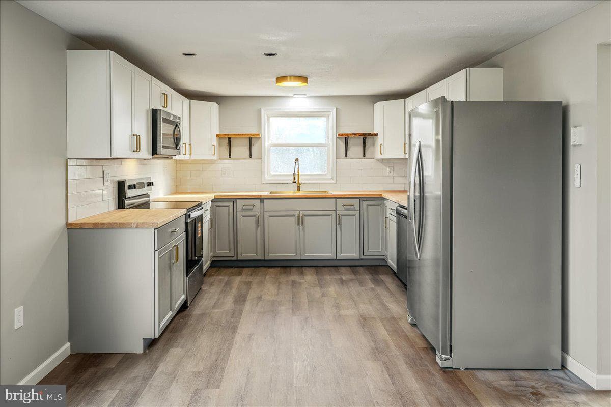 199 Winding Way photo 15
