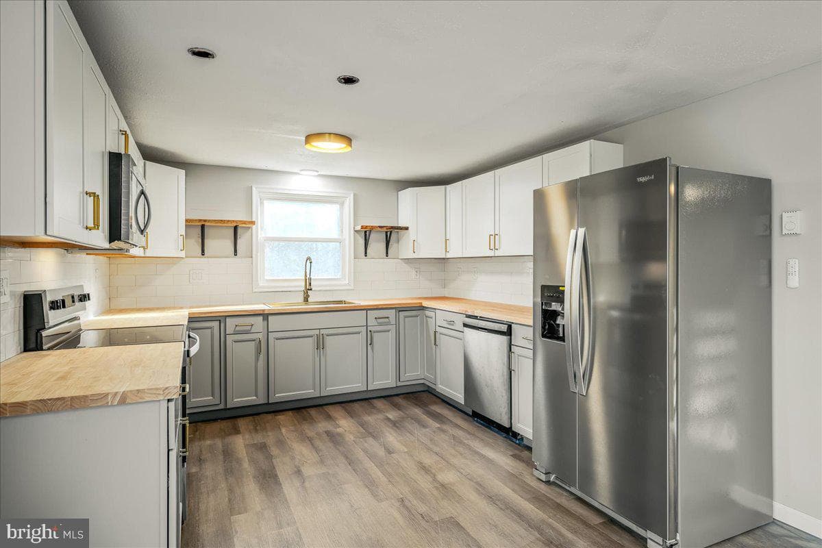 199 Winding Way photo 16