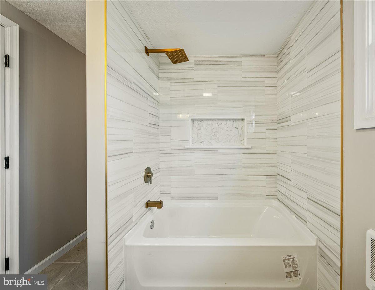 199 Winding Way photo 19