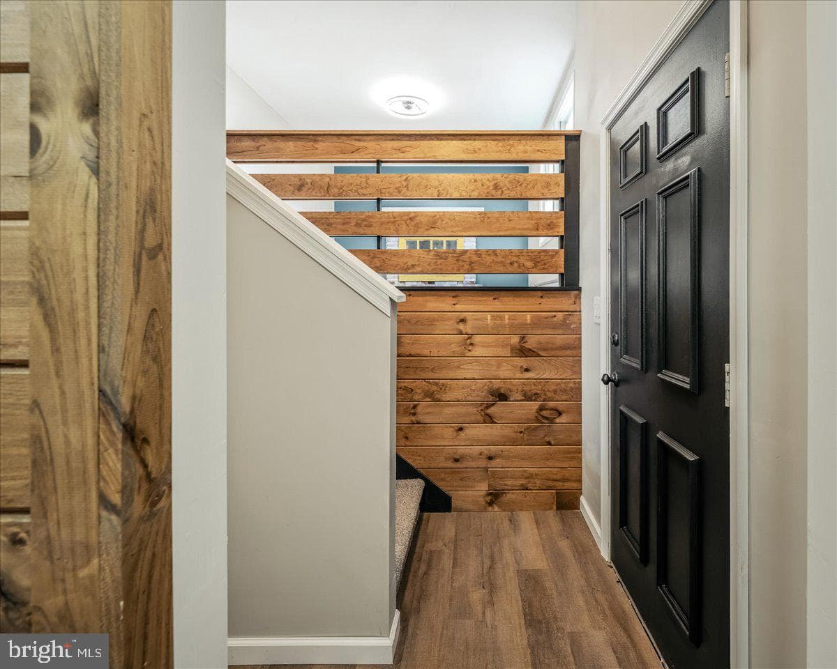199 Winding Way photo 4