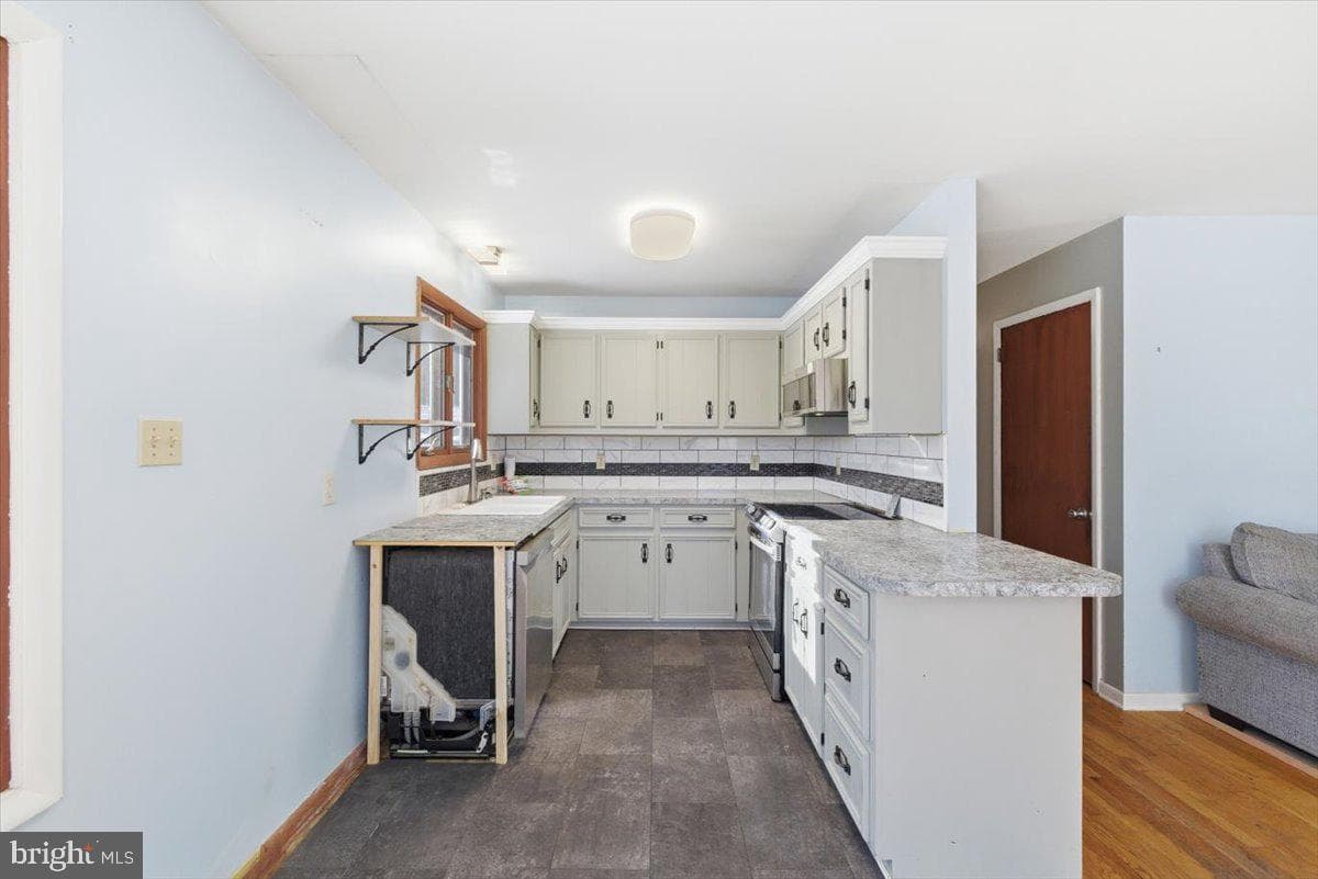 143 Anglemire Drive photo 28