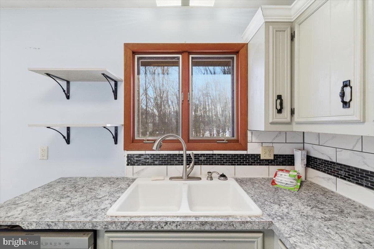 143 Anglemire Drive photo 30